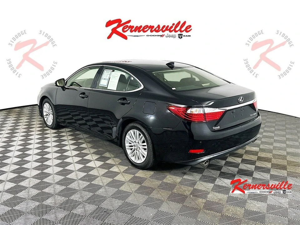 2015 Lexus ES 6th Gen - Image 5 of 21