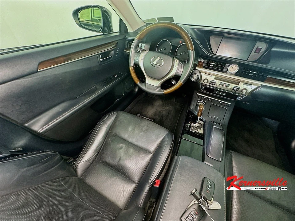 2015 Lexus ES 6th Gen - Image 9 of 21