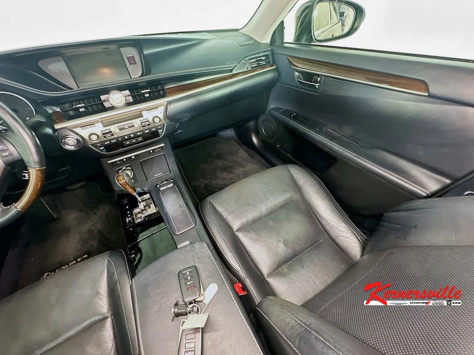 2015 Lexus ES 6th Gen - Image 11 of 21
