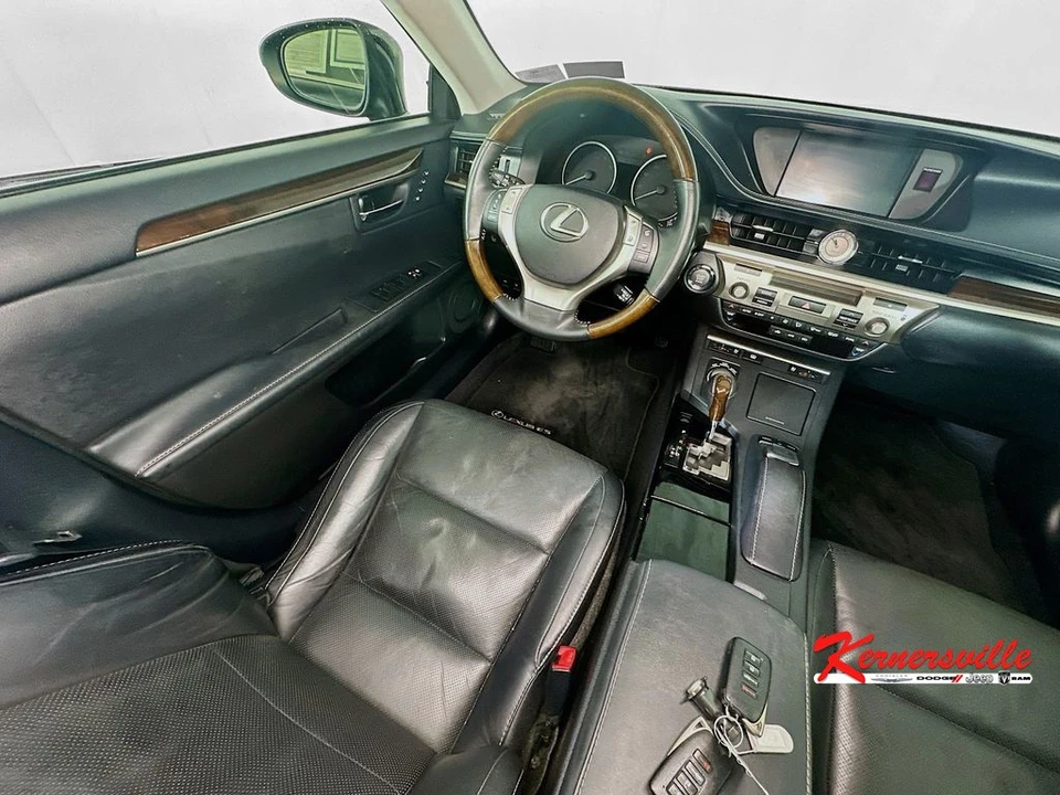 2015 Lexus ES 6th Gen - Image 9 of 21