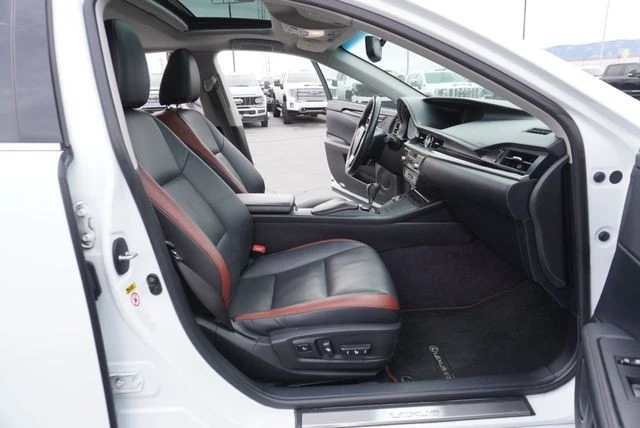 2015 Lexus ES 6th Gen - Image 21 of 21