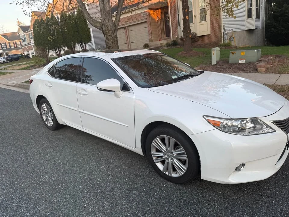 2015 Lexus ES 6th Gen - Image 2 of 9