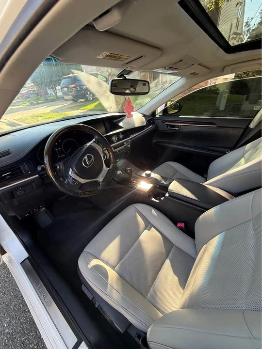 2015 Lexus ES 6th Gen - Image 7 of 8
