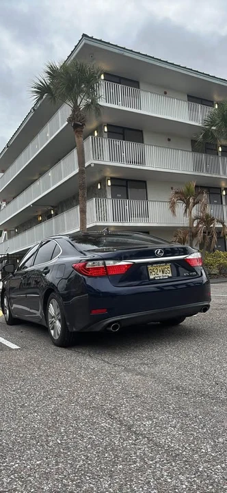 2015 Lexus ES 6th Gen - Image 4 of 4
