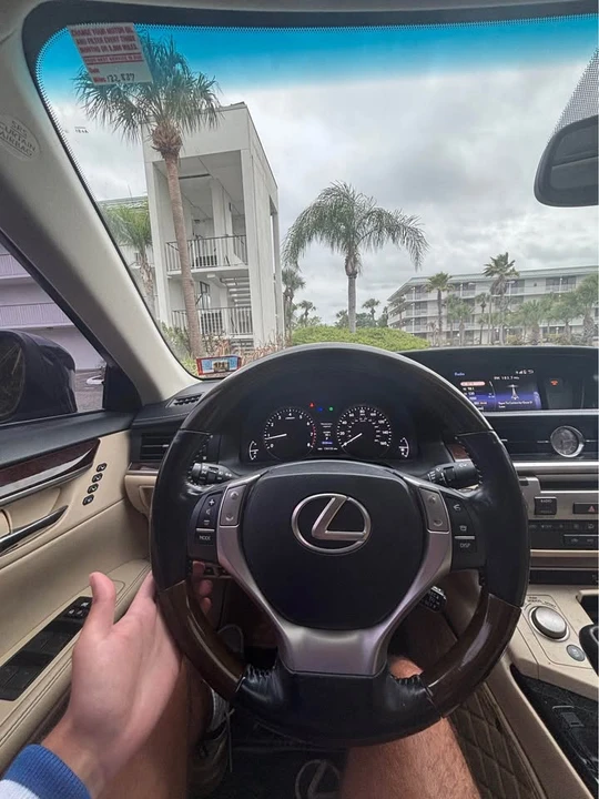2015 Lexus ES 6th Gen - Image 2 of 4