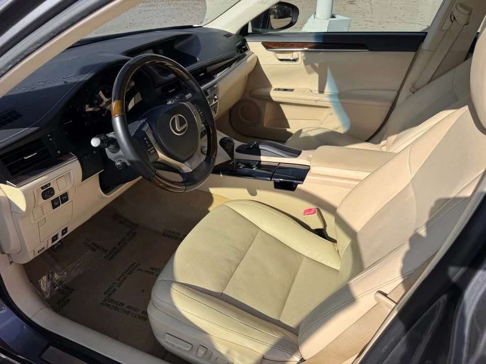 2015 Lexus ES 6th Gen - Image 8 of 11