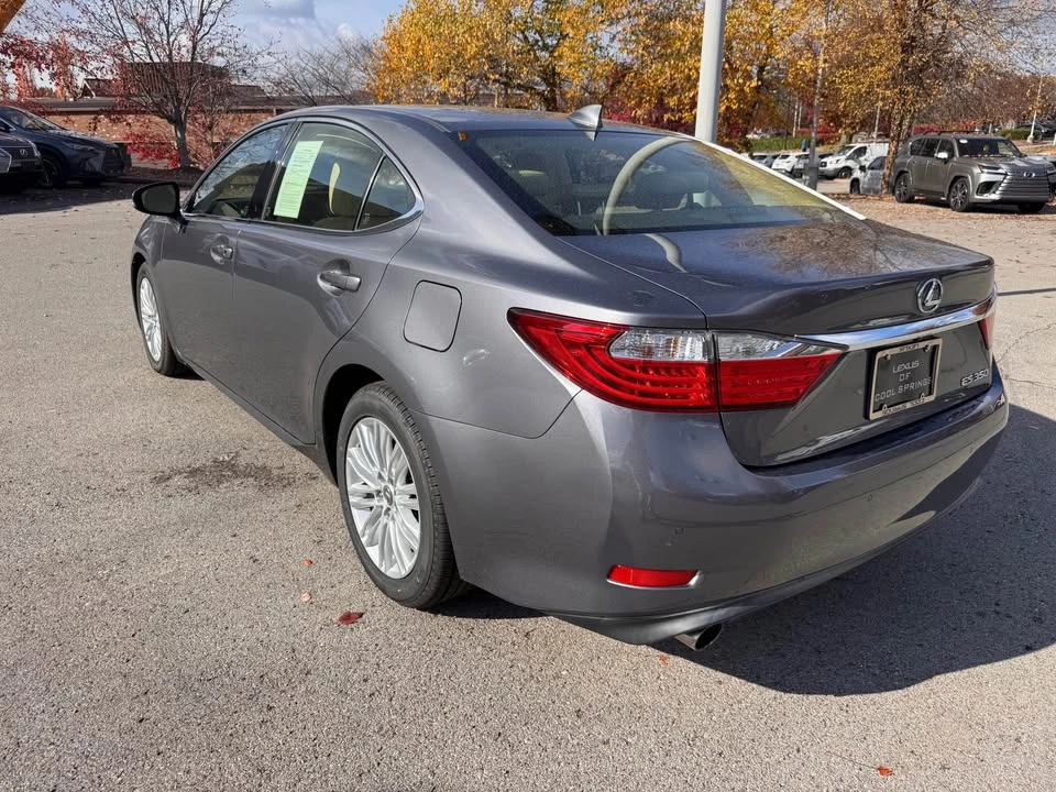 2015 Lexus ES 6th Gen - Image 3 of 11