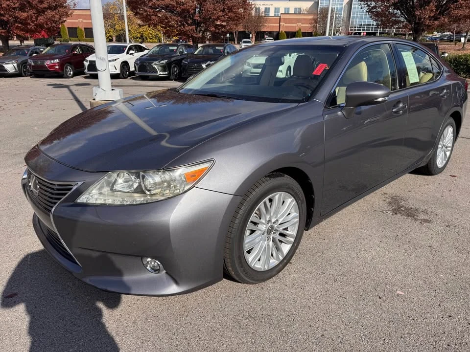 2015 Lexus ES 6th Gen - Image 4 of 11