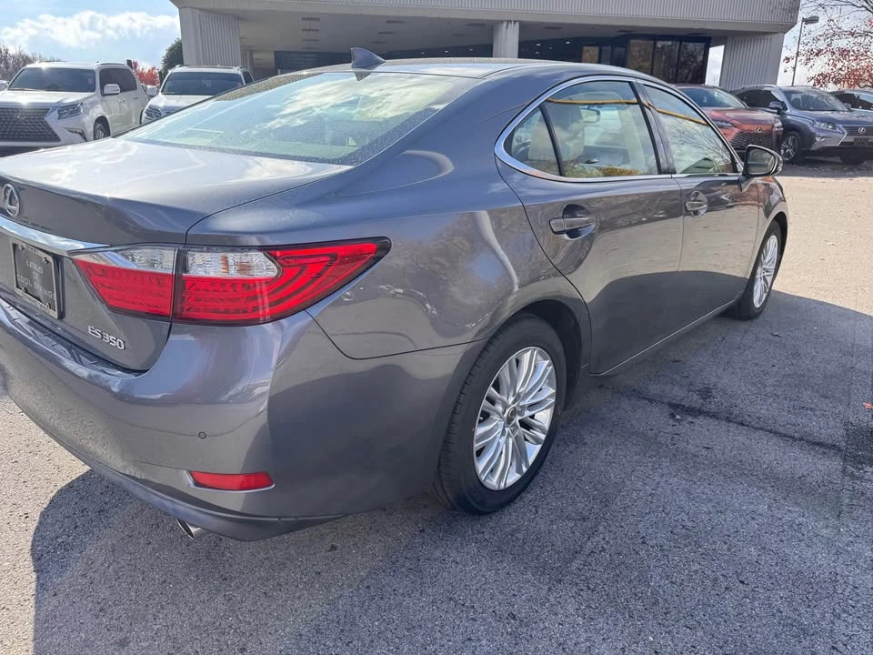 2015 Lexus ES 6th Gen - Image 2 of 11