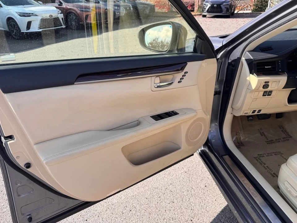 2015 Lexus ES 6th Gen - Image 9 of 11