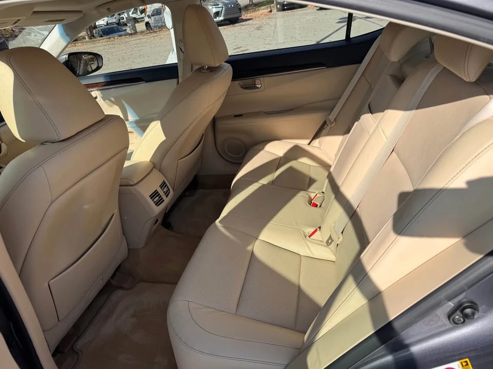 2015 Lexus ES 6th Gen - Image 10 of 11