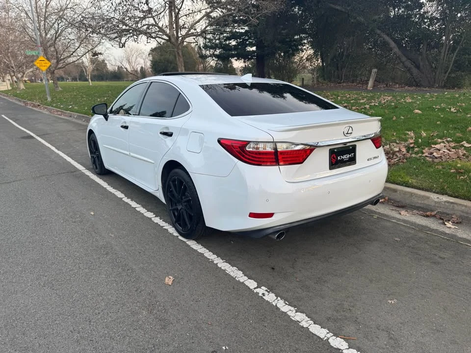 2015 Lexus ES 6th Gen - Image 4 of 14