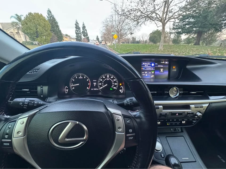 2015 Lexus ES 6th Gen - Image 9 of 14