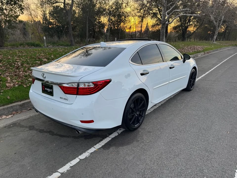2015 Lexus ES 6th Gen - Image 5 of 14