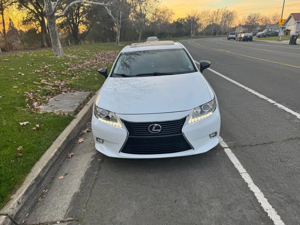 2015 Lexus ES 6th Gen - Image 3 of 14