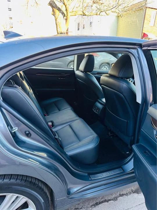 2015 Lexus ES 6th Gen - Image 16 of 18