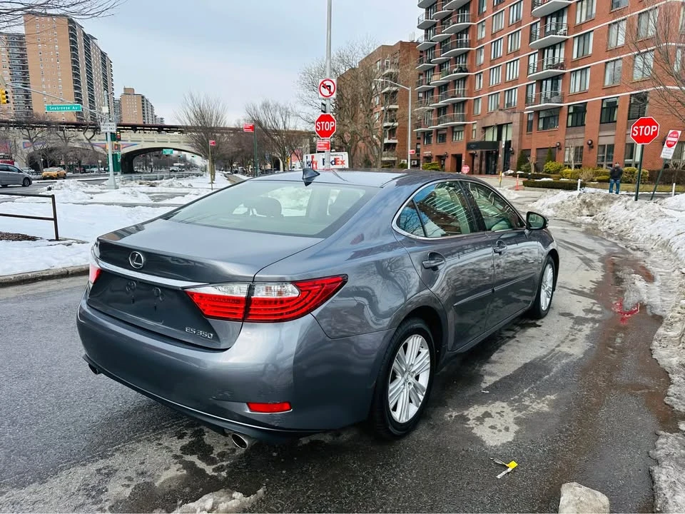 2015 Lexus ES 6th Gen - Image 9 of 18