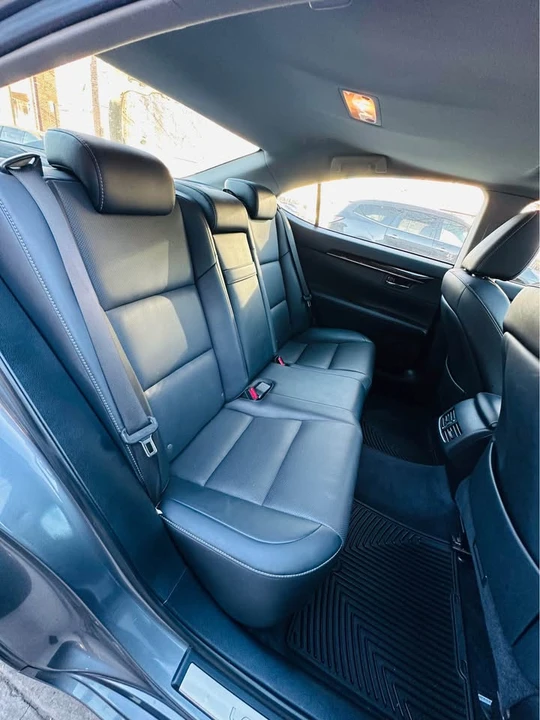 2015 Lexus ES 6th Gen - Image 17 of 18
