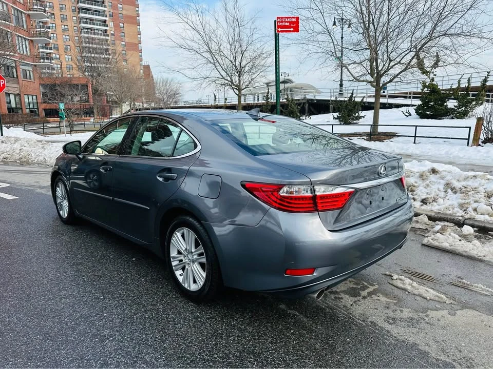 2015 Lexus ES 6th Gen - Image 7 of 18