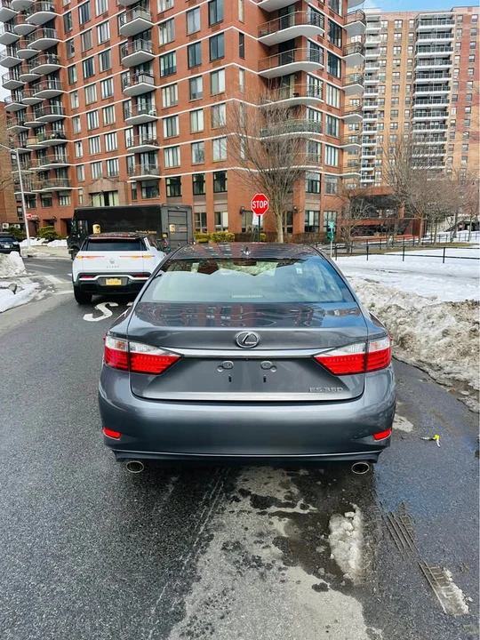 2015 Lexus ES 6th Gen - Image 8 of 18
