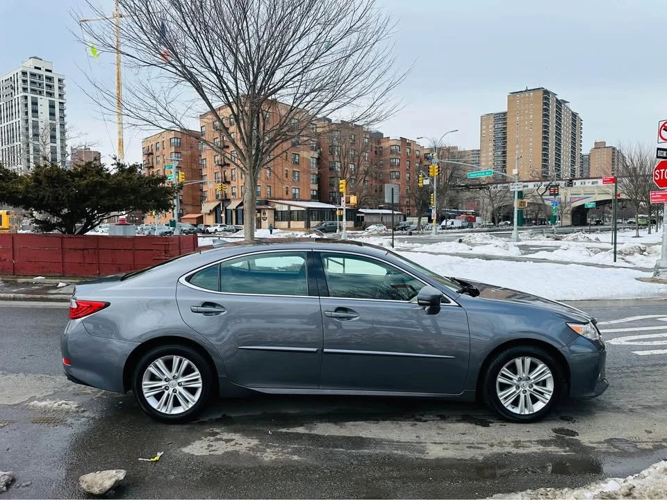 2015 Lexus ES 6th Gen - Image 6 of 18