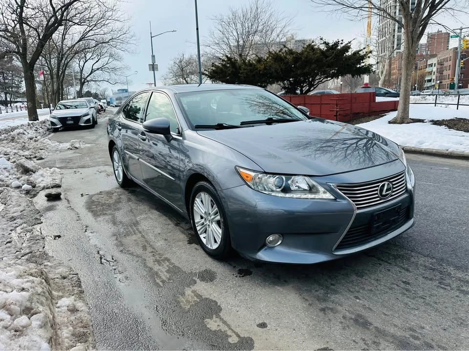 2015 Lexus ES 6th Gen - Image 4 of 18