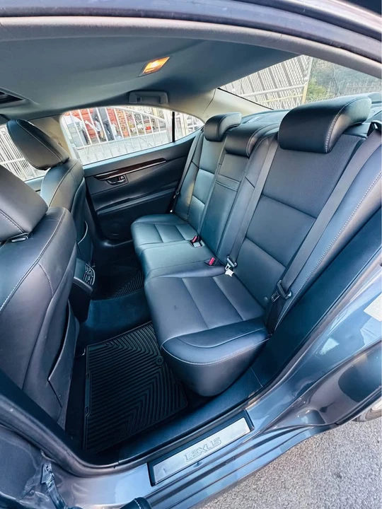 2015 Lexus ES 6th Gen - Image 15 of 18
