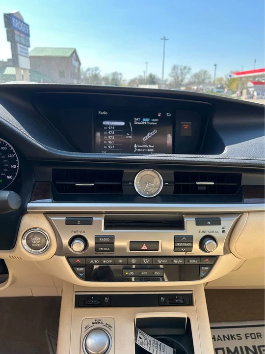 2015 Lexus ES 6th Gen - Image 12 of 13