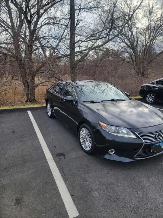2015 Lexus ES 6th Gen - Image 2 of 9