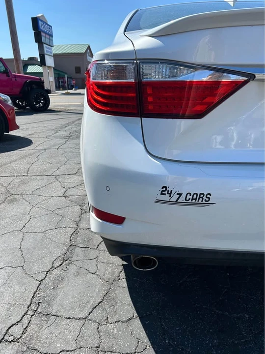2015 Lexus ES 6th Gen - Image 5 of 13