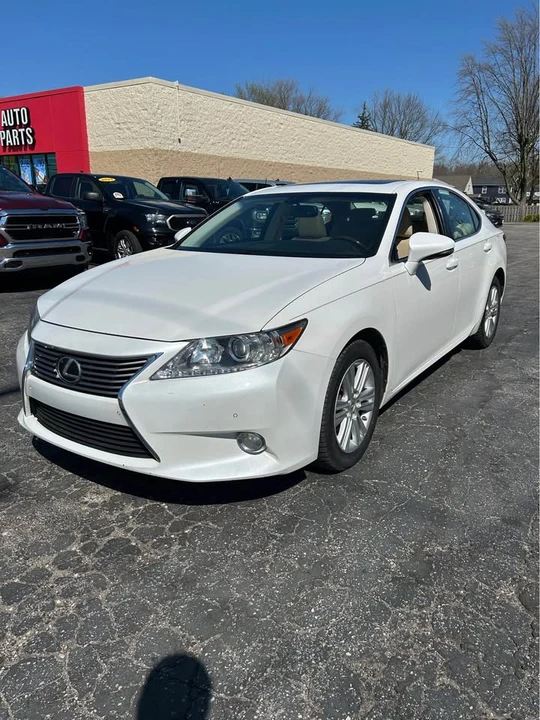 2015 Lexus ES 6th Gen - Image 2 of 13