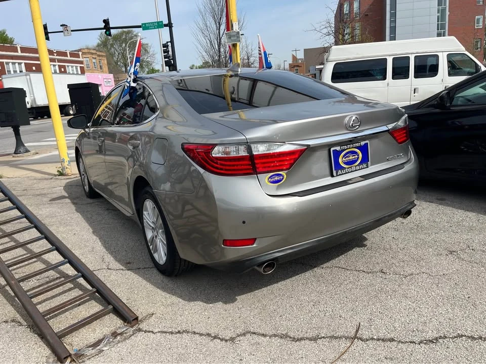 2015 Lexus ES 6th Gen - Image 10 of 11