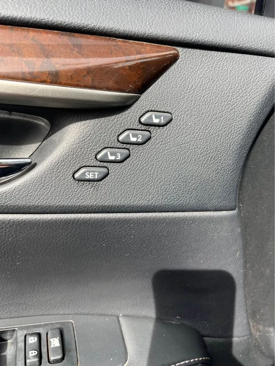 2015 Lexus ES 6th Gen - Image 8 of 11