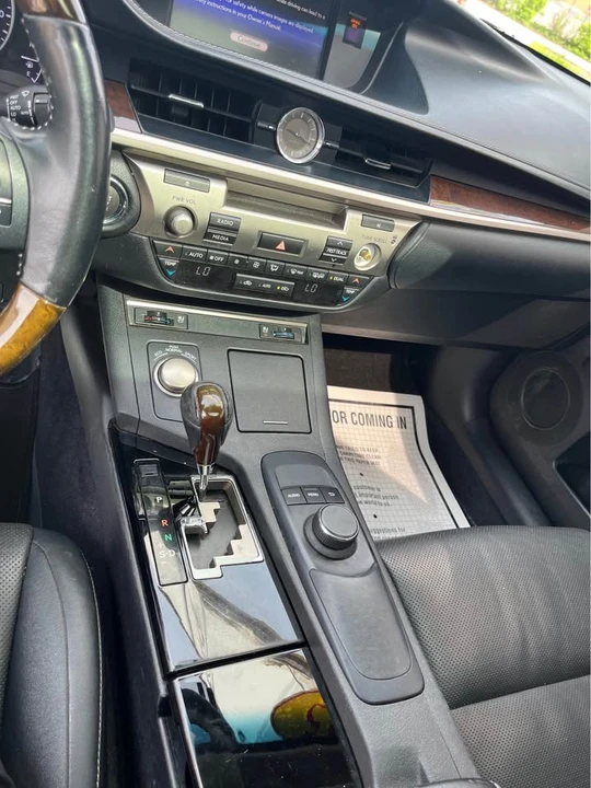 2015 Lexus ES 6th Gen - Image 5 of 11