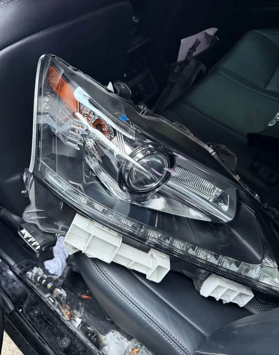 2015 Lexus ES 6th Gen - Image 2 of 10
