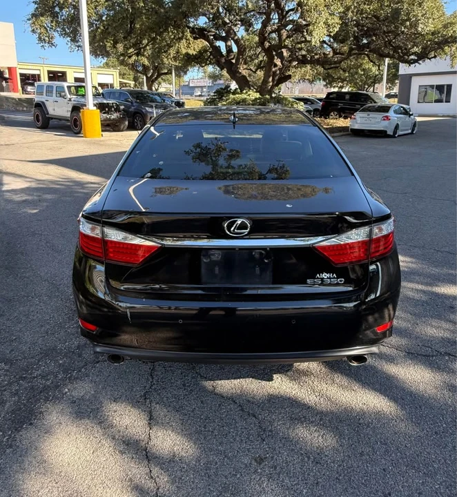 2015 Lexus ES 6th Gen - Image 2 of 8