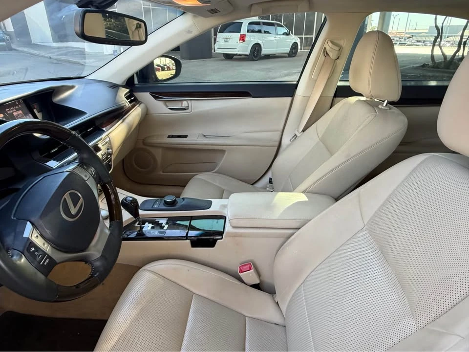 2015 Lexus ES 6th Gen - Image 6 of 8