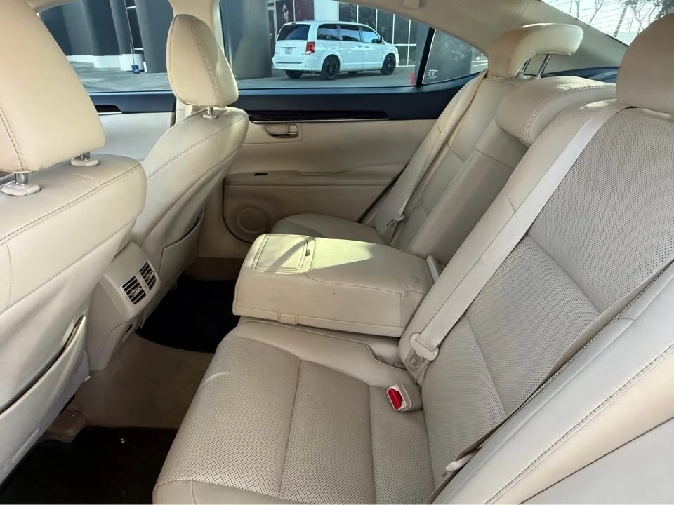 2015 Lexus ES 6th Gen - Image 5 of 8