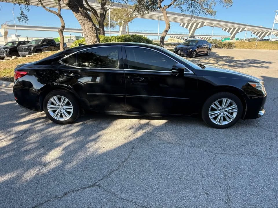 2015 Lexus ES 6th Gen - Image 4 of 8