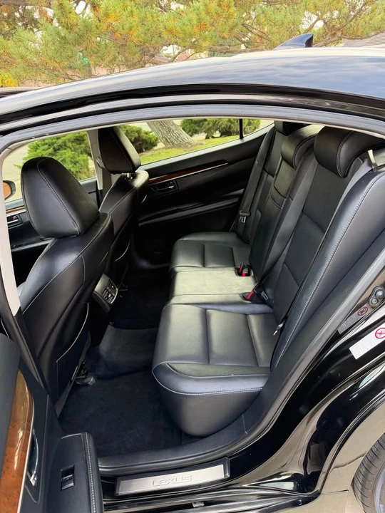 2015 Lexus ES 6th Gen - Image 12 of 17