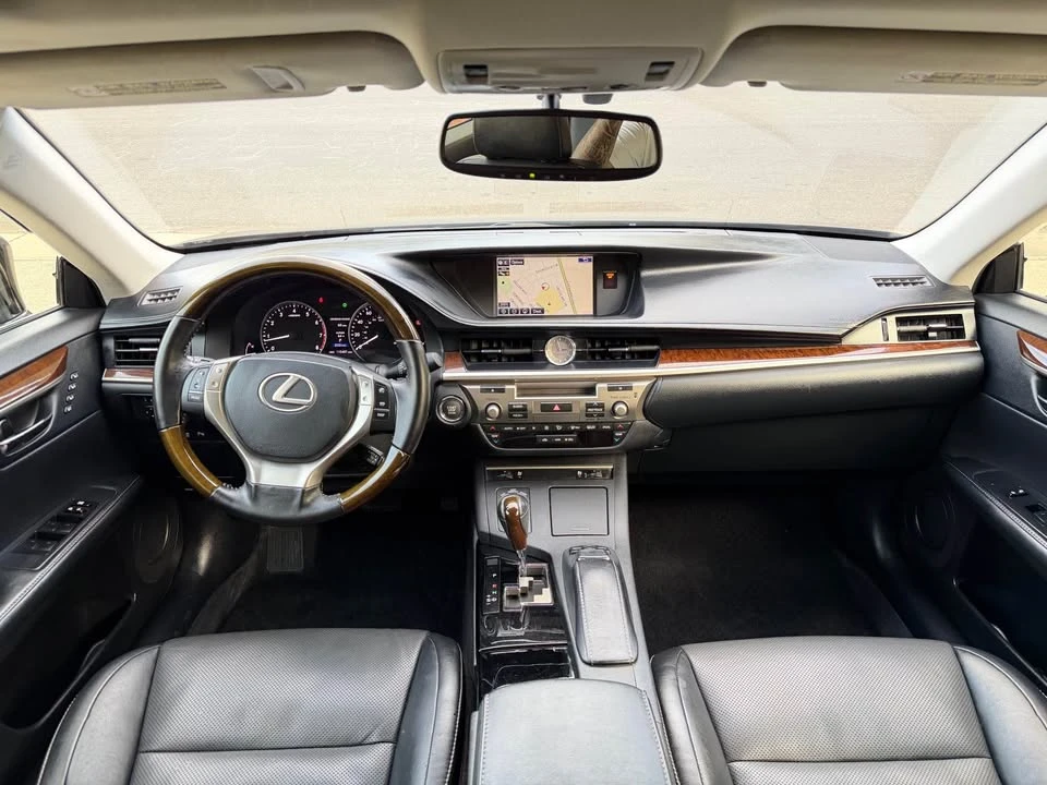 2015 Lexus ES 6th Gen - Image 9 of 17