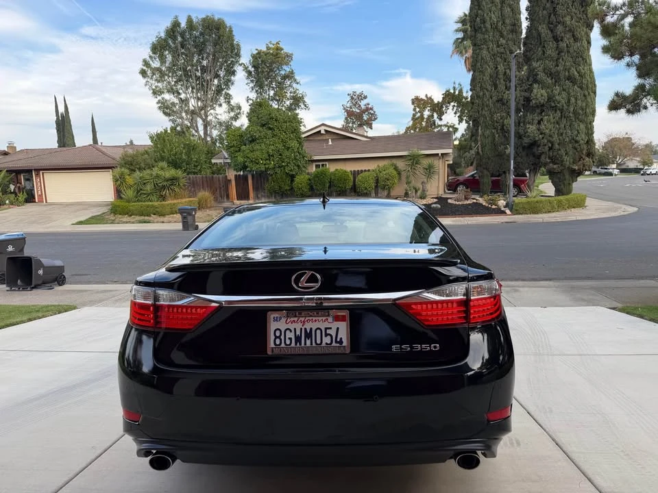 2015 Lexus ES 6th Gen - Image 8 of 17