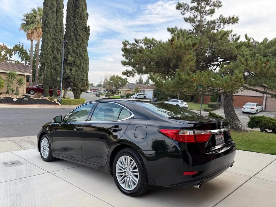 2015 Lexus ES 6th Gen - Image 7 of 17