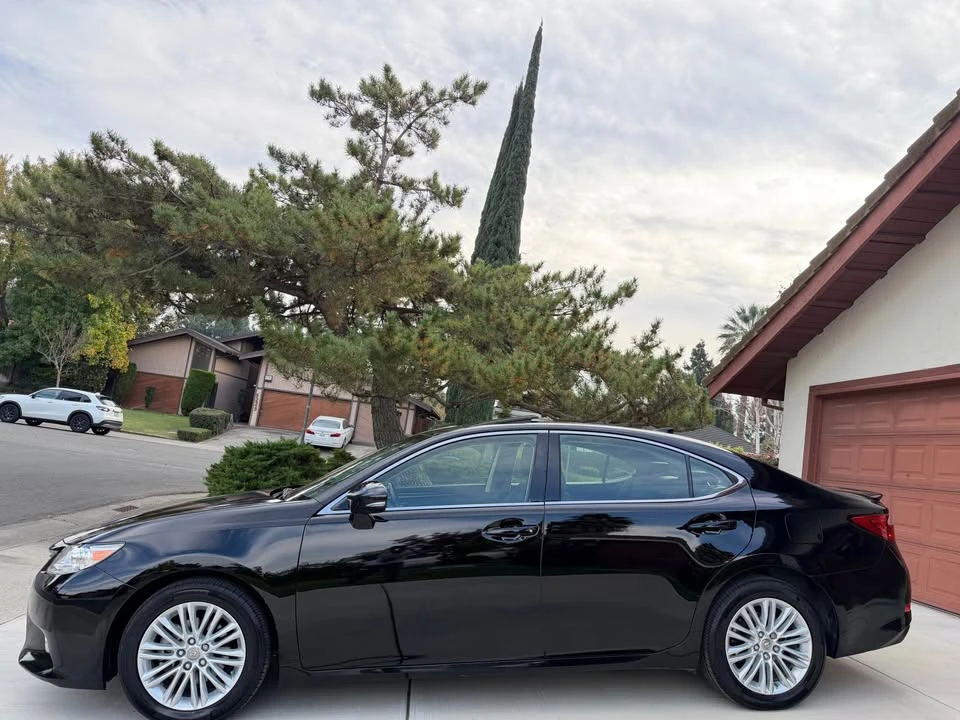 2015 Lexus ES 6th Gen - Image 6 of 17