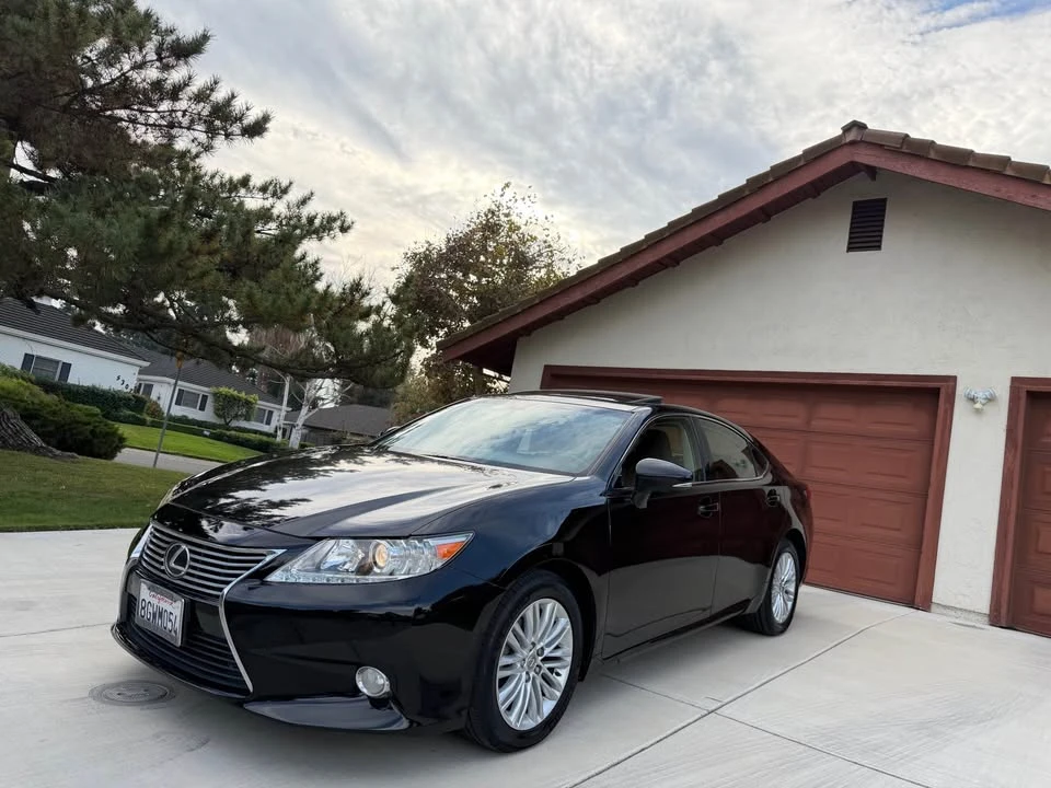 2015 Lexus ES 6th Gen - Image 5 of 17