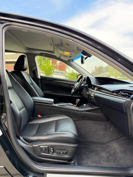 2015 Lexus ES 6th Gen - Image 10 of 17