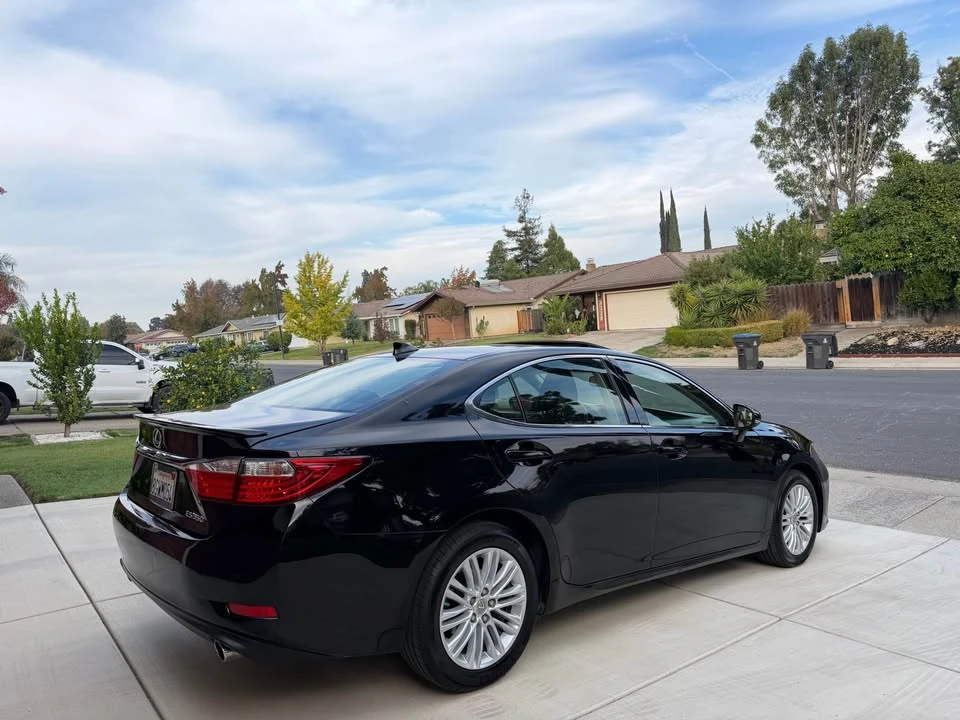 2015 Lexus ES 6th Gen - Image 3 of 17