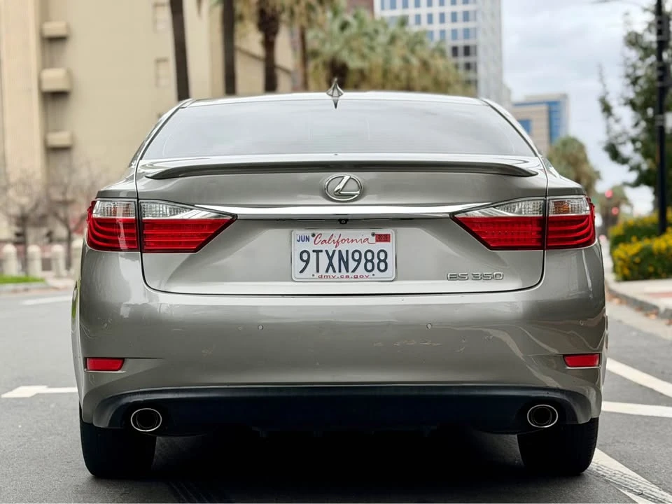 2015 Lexus ES 6th Gen - Image 5 of 14