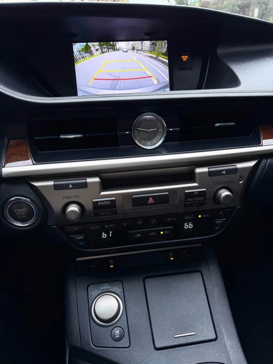 2015 Lexus ES 6th Gen - Image 13 of 14