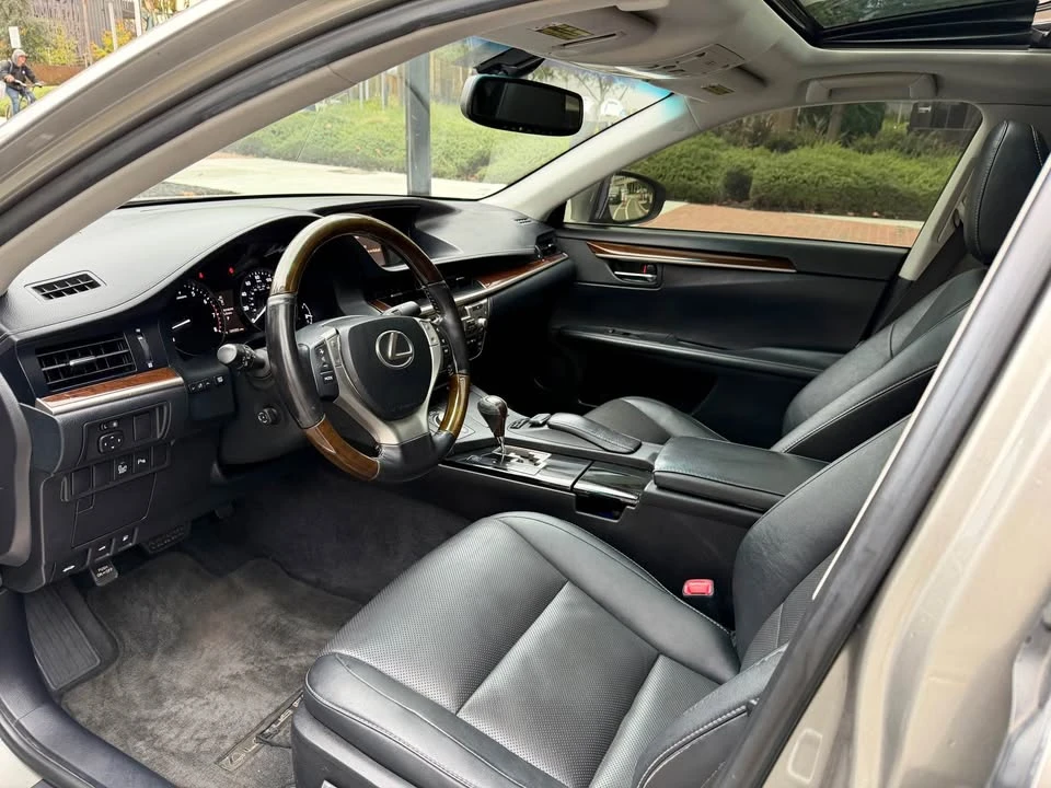 2015 Lexus ES 6th Gen - Image 8 of 14